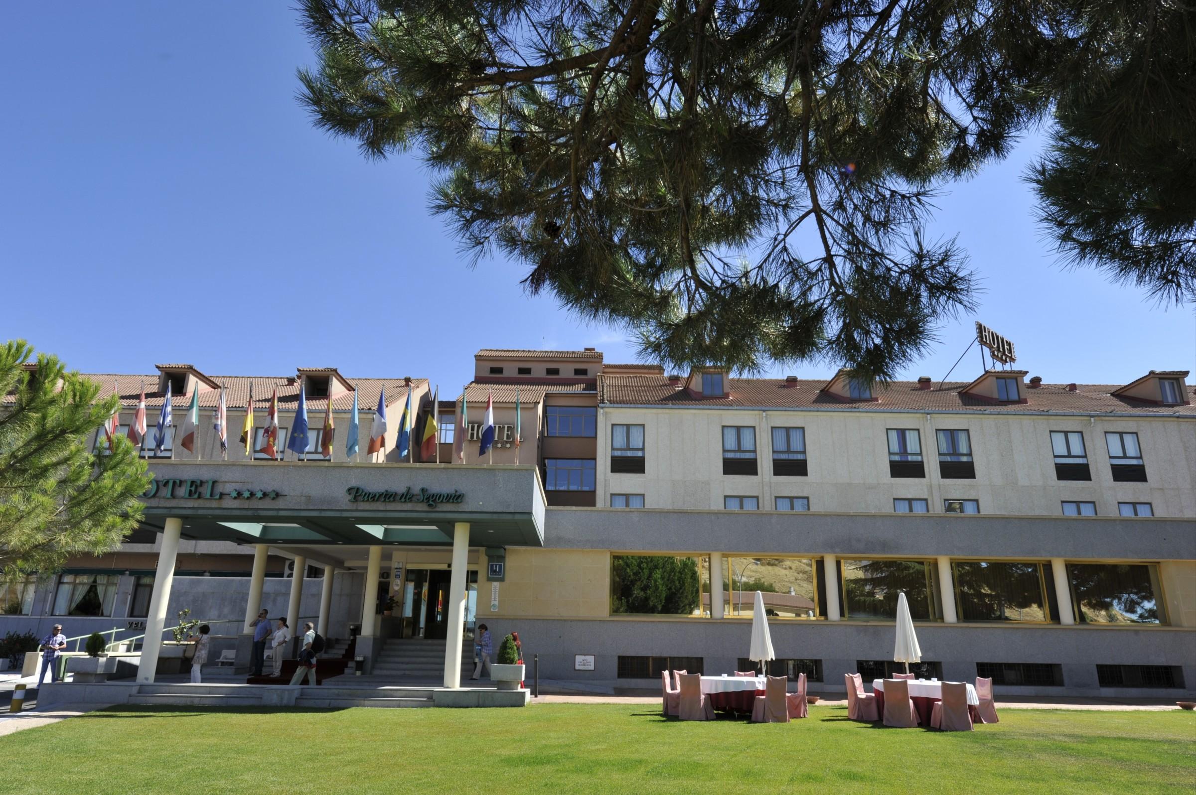 Hotel Puerta De Segovia La Lastrilla Exterior foto