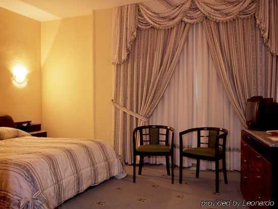 Hotel Puerta De Segovia La Lastrilla Zimmer foto