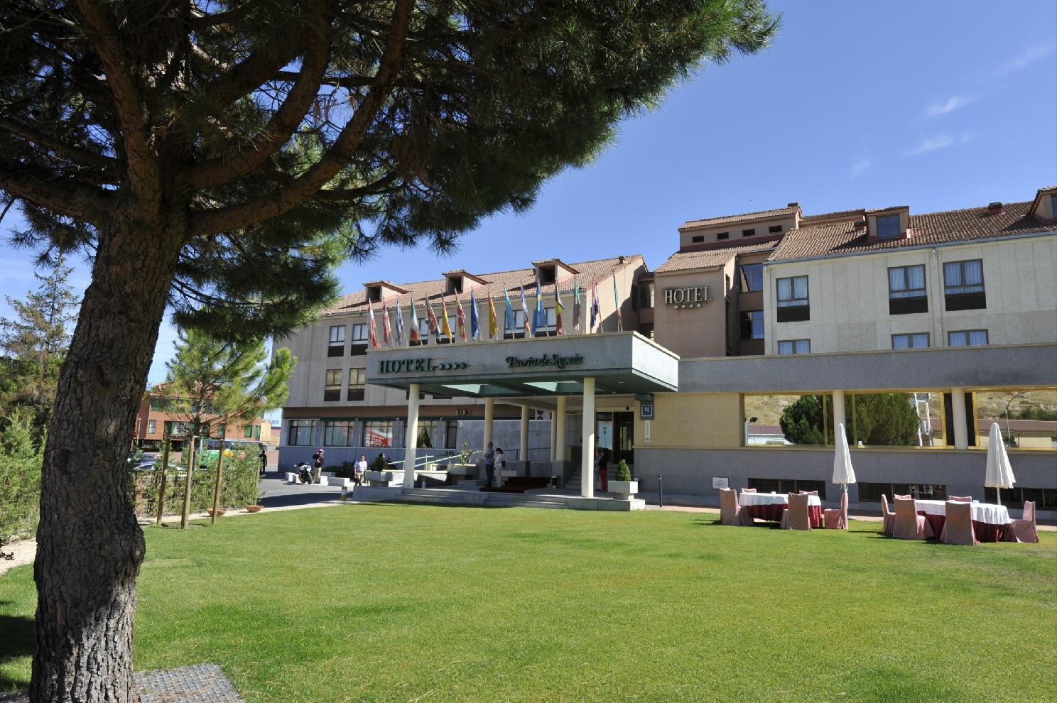 Hotel Puerta De Segovia La Lastrilla Exterior foto