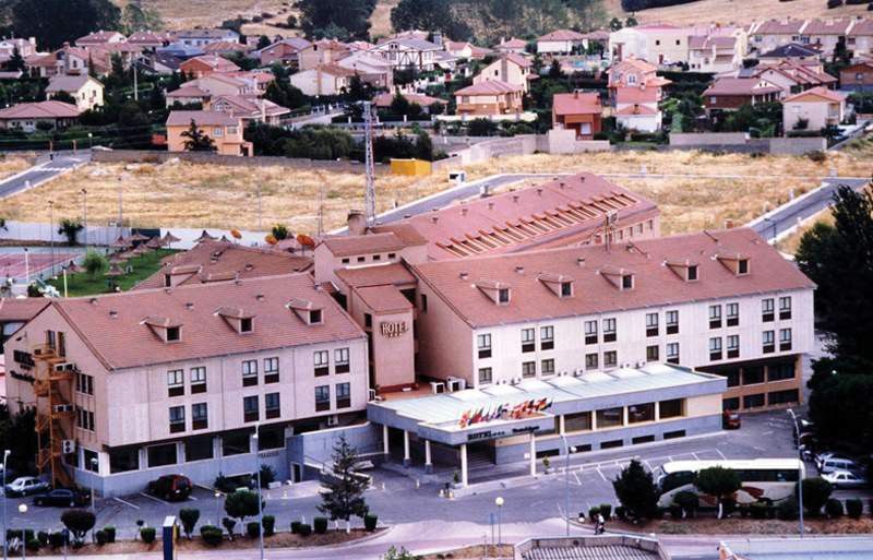 Hotel Puerta De Segovia La Lastrilla Exterior foto